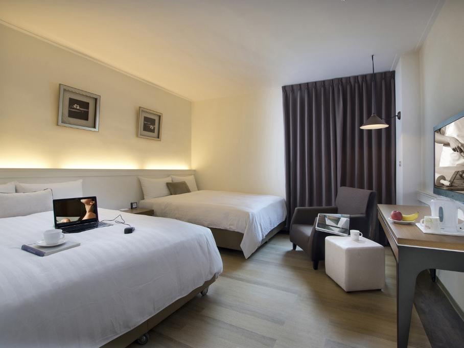 53 Hotel Taichung Exterior photo