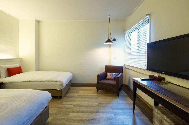 53 Hotel Taichung Exterior photo