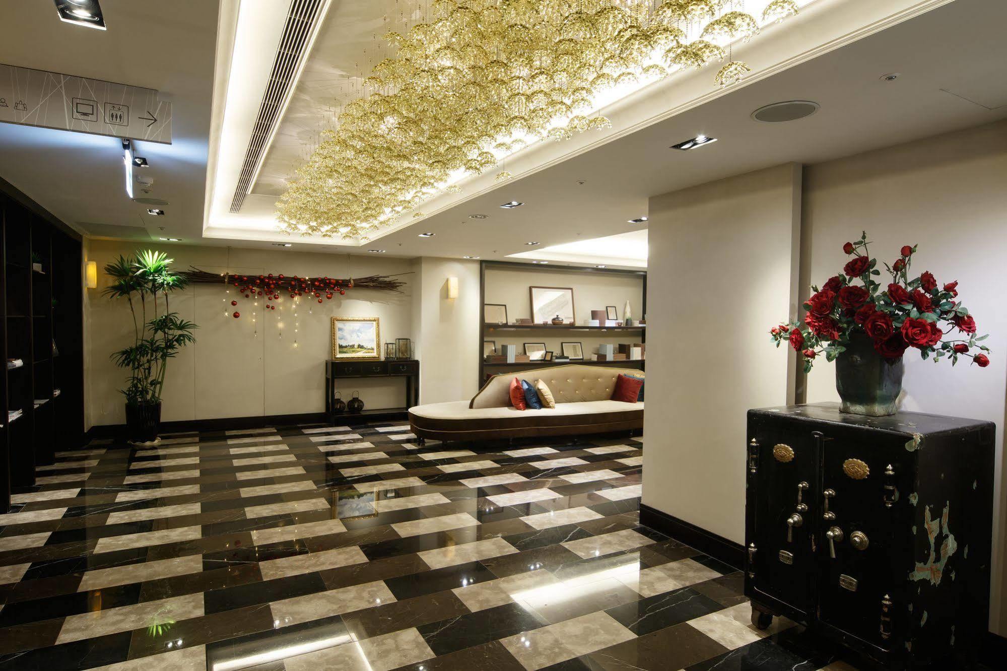 53 Hotel Taichung Exterior photo