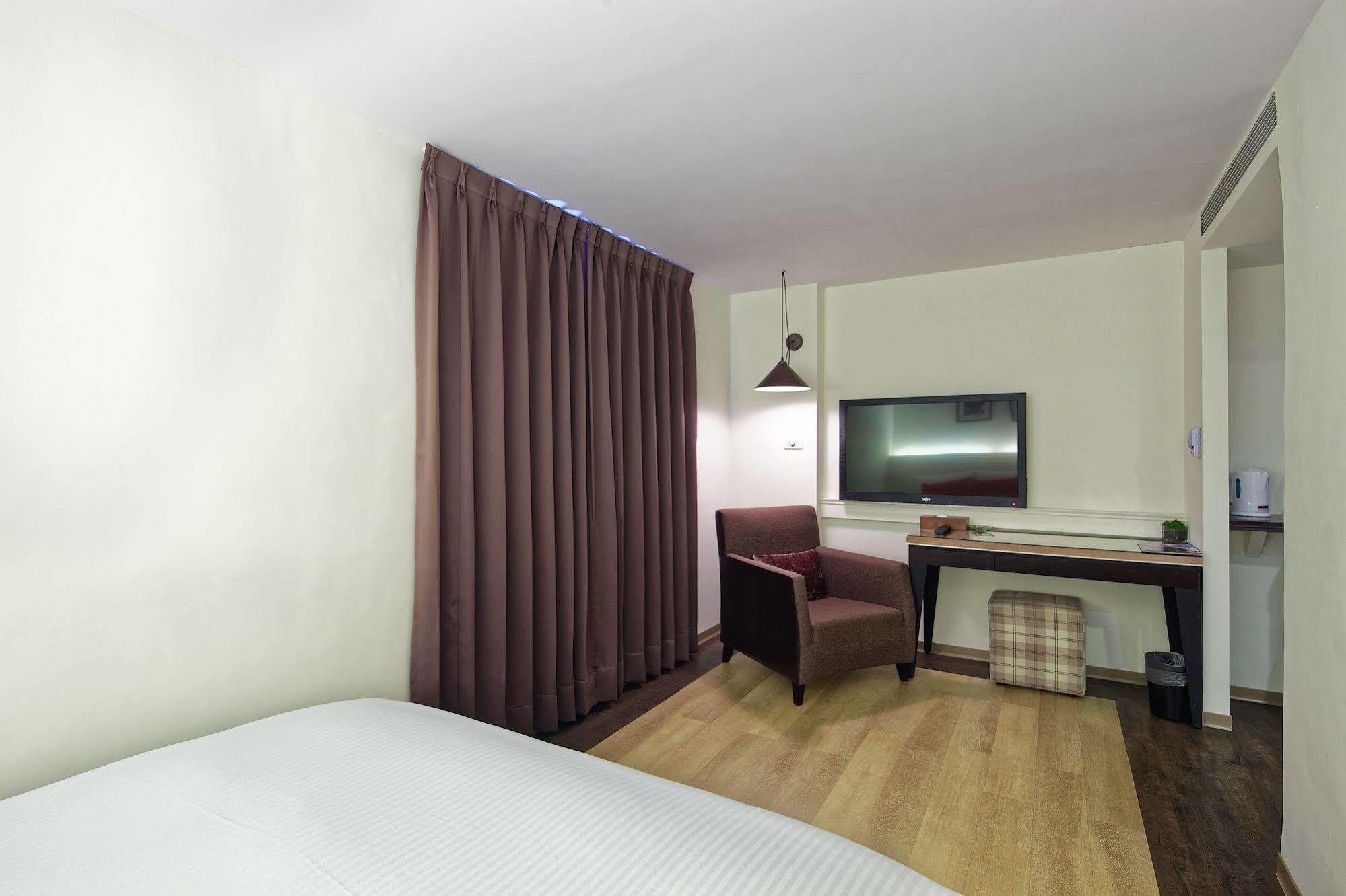 53 Hotel Taichung Exterior photo