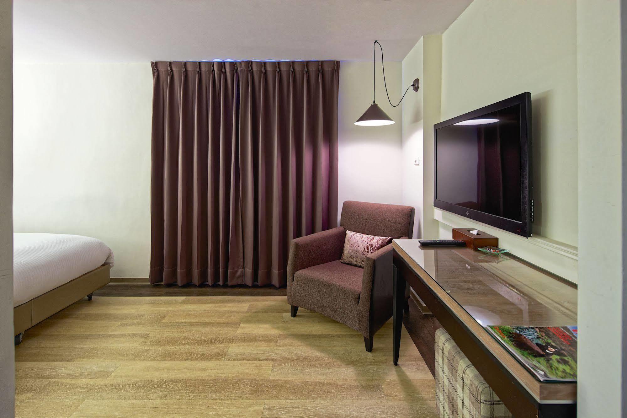 53 Hotel Taichung Exterior photo